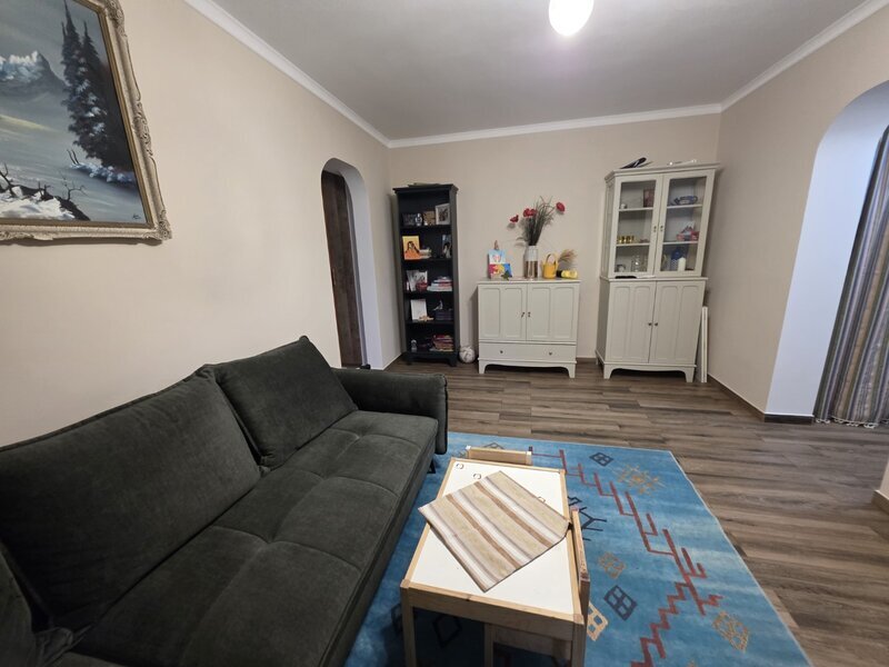 Titan, Piata Minis, Barajul Bistritei aproape metrou