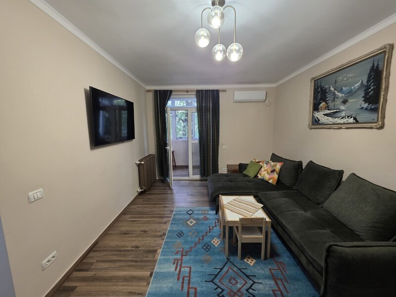 Titan, Piata Minis, Barajul Bistritei aproape metrou