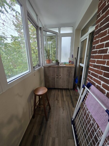 Titan, Piata Minis, Barajul Bistritei aproape metrou