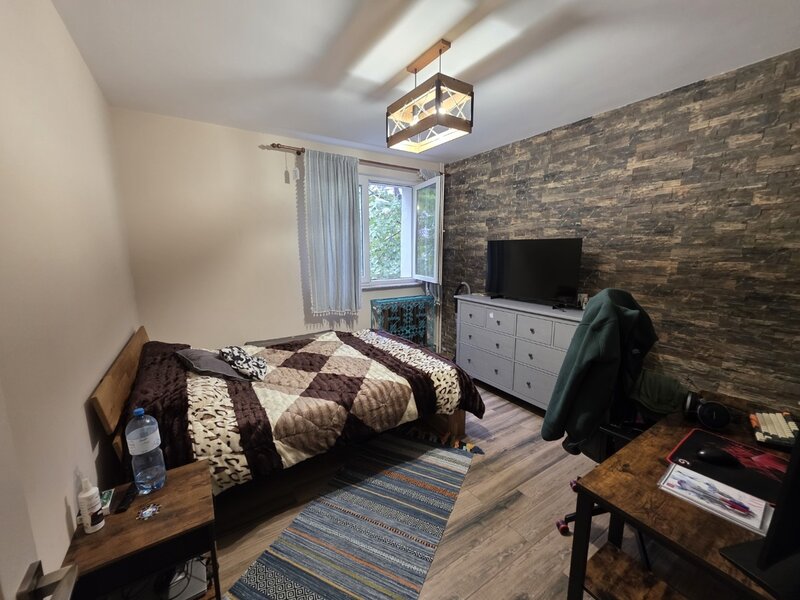 Titan, Piata Minis, Barajul Bistritei aproape metrou