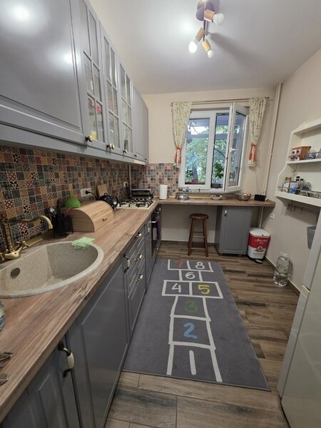 Titan, Piata Minis, Barajul Bistritei aproape metrou